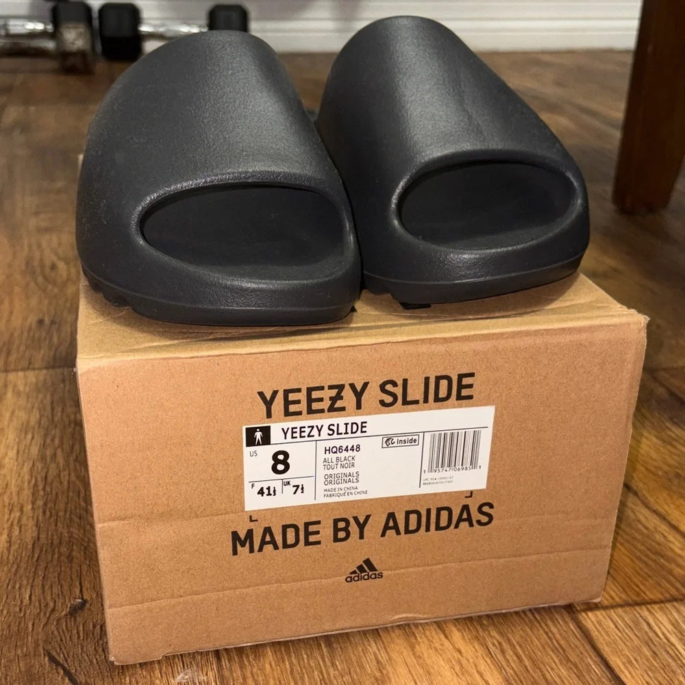 Adidas Yeezy Slide in Black - Picture 1 of 6